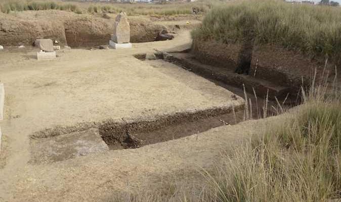 La mission espagnole découvre un ancien seuil de granit à Fayoum