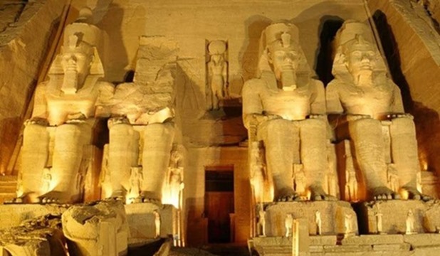 Cérémonies à Paris pour fêter la découverte du temple d'Abu Simbel